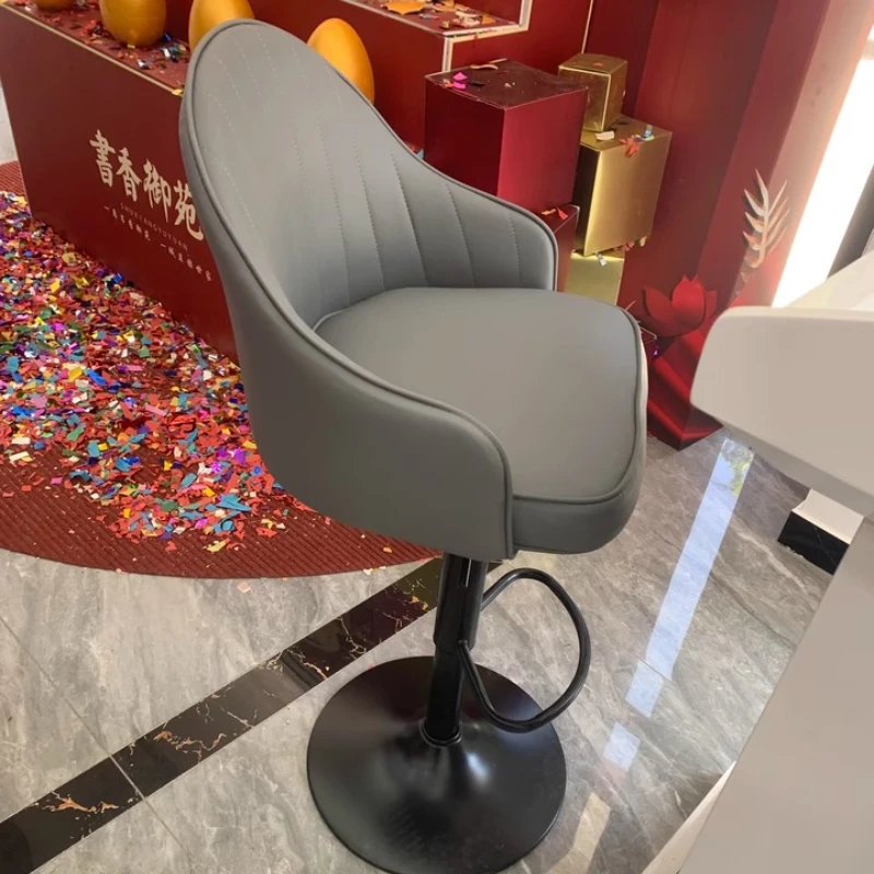 ‌ スカンジナビアバースツール プレミアムスイベル 高さ調節 - Home Bar Seating のレビューと価格