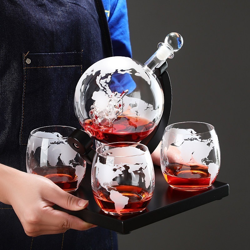 装飾的な地球儀型ワインデキャンタセット、スタンド付きガラスカ - Decanter Globe Set のレビューと価格